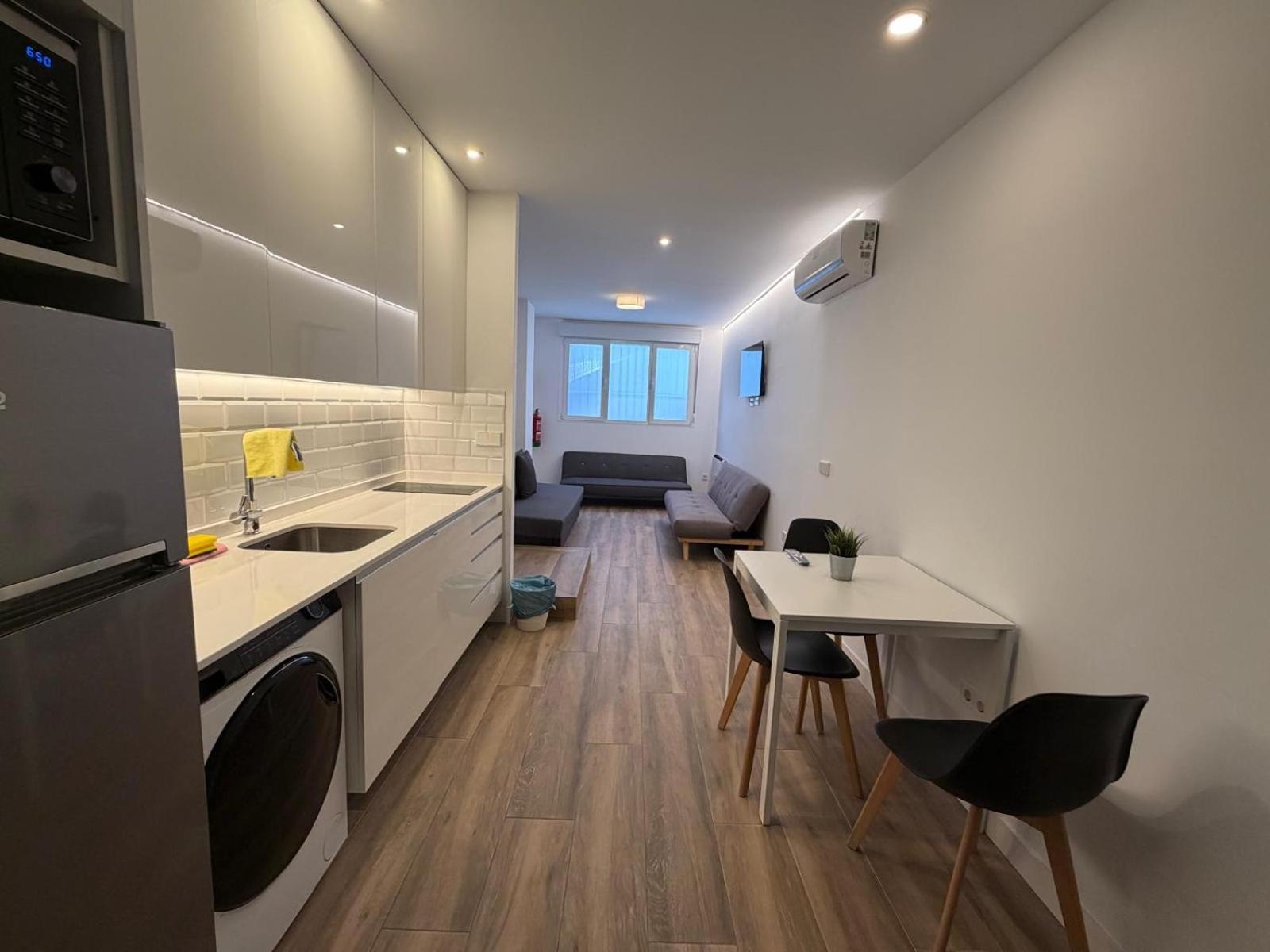 Bernabeu/ C.Universitaria Apartments — Photos 1