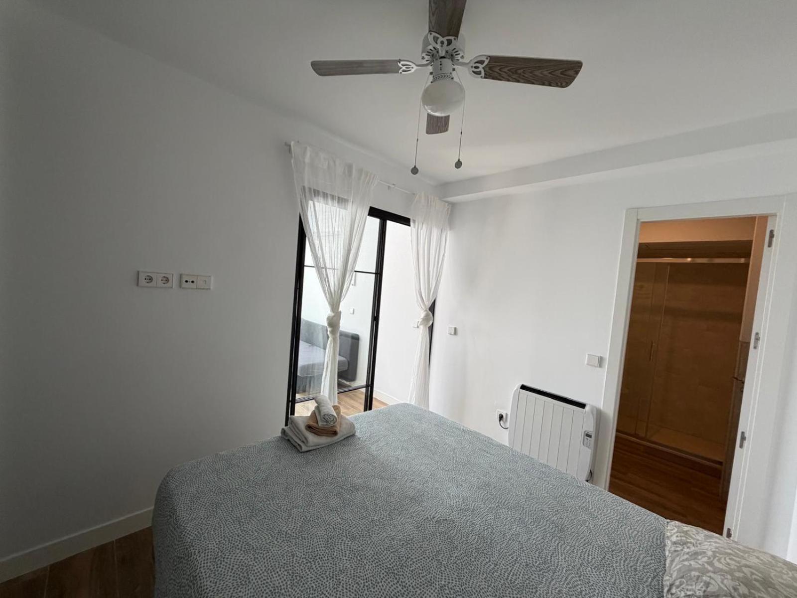 Bernabeu/ C.Universitaria Apartments — Photos 3